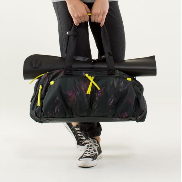 lululemon Work It Out Duffle in Midnight Iris Multi - Picture 12 of 12